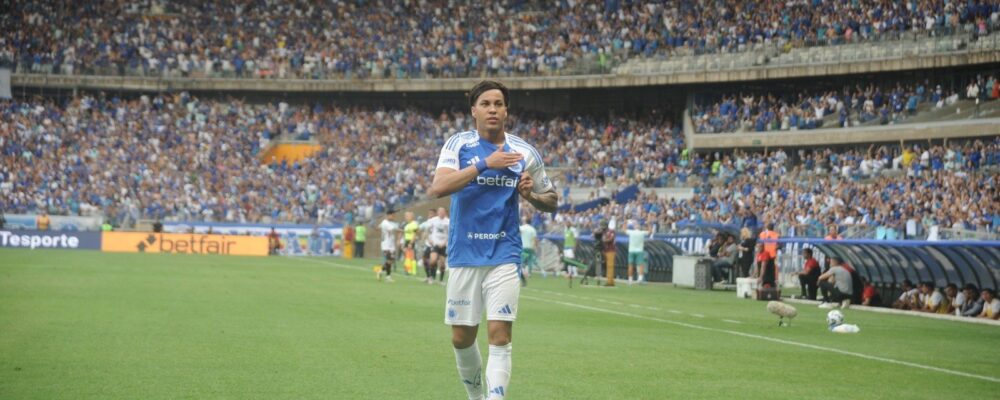 Cruzeiro bate Vitória com gols de Kaio Jorge e pressiona Palmeiras e Fla no Brasileiro