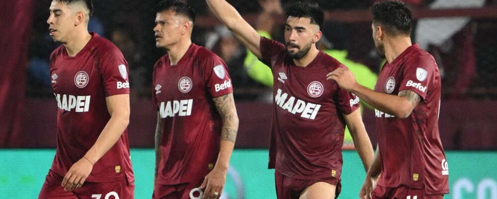 Quem é o meia do Lanús que despertou interesse do Atlético e jogou no Coritiba