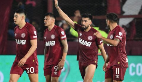 Quem é o meia do Lanús que despertou interesse do Atlético e jogou no Coritiba