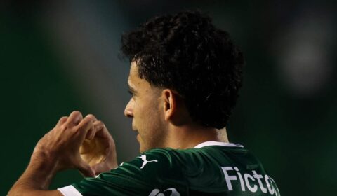 Ex-Cruzeiro marca, Palmeiras bate Juventude e volta à liderança da Série A