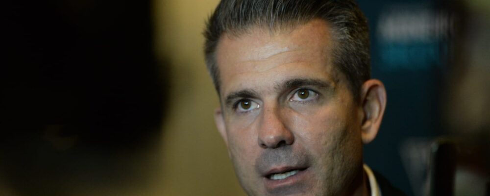 Diretor do Atlético, Victor desabafa sobre arbitragem: ‘Confusa e invasiva’