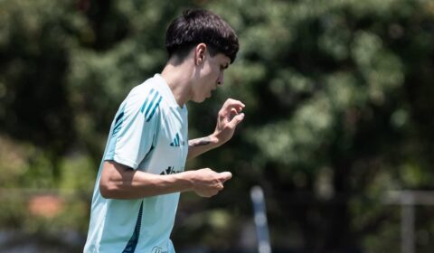 Promessa do Cruzeiro, atacante de 18 anos é relacionado pela primeira vez