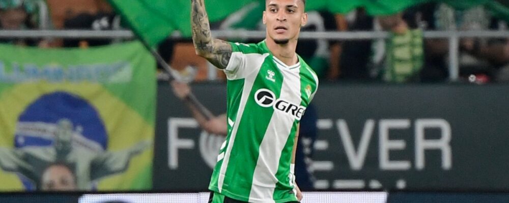 Na Europa, Antony imita gesto de Deyverson pelo Atlético e viraliza