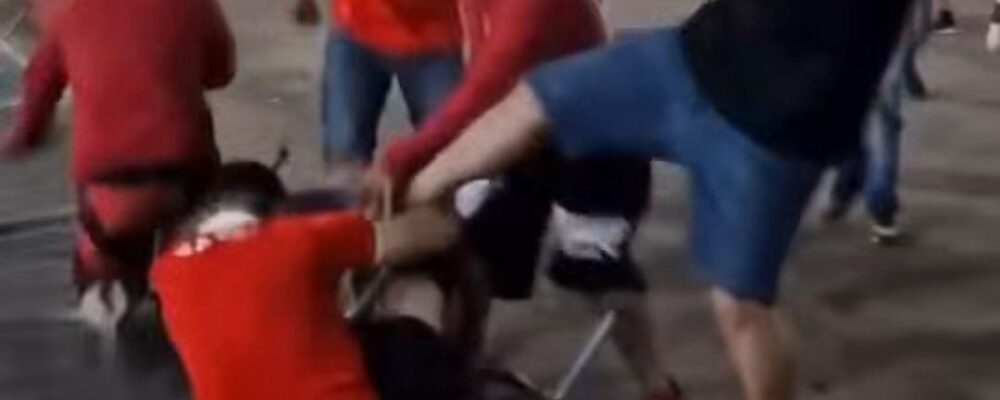 Torcedor de gigante da Série A leva chute no rosto em briga no estádio