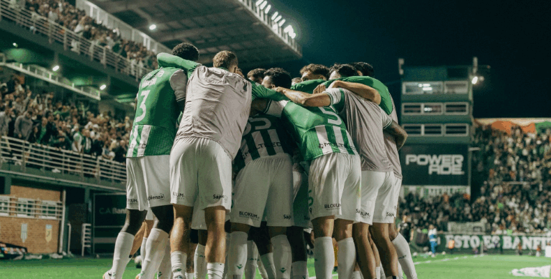 Adversário do Atlético na final da Sul-Americana, Lanús perde clássico na Argentina