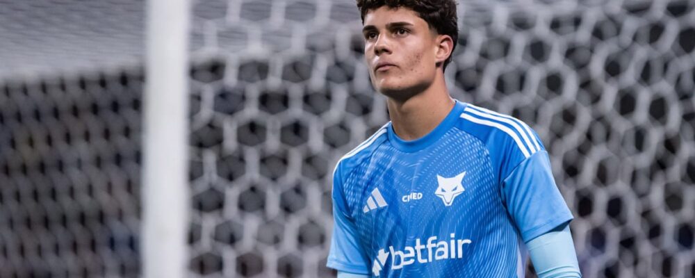 Cruzeiro amplia contrato de goleiro promessa da base até 2030