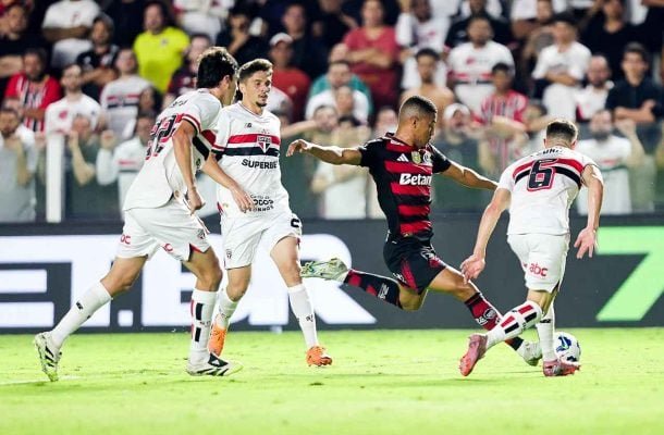 Flamengo empata com São Paulo e pode ver Palmeiras se distanciar na liderança