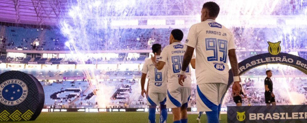 Cruzeiro comemora vitória ao som de Lô Borges e Milton Nascimento