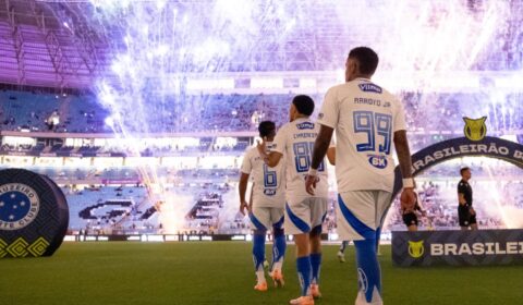 Cruzeiro comemora vitória ao som de Lô Borges e Milton Nascimento