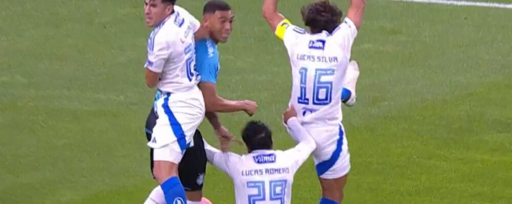 Especialista da Globo analisa possível pênalti em Grêmio x Cruzeiro