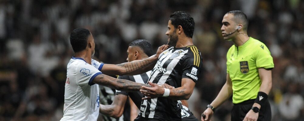 Bahia critica arbitragem em nota após derrota para o Atlético: ‘Oscilação de critérios’