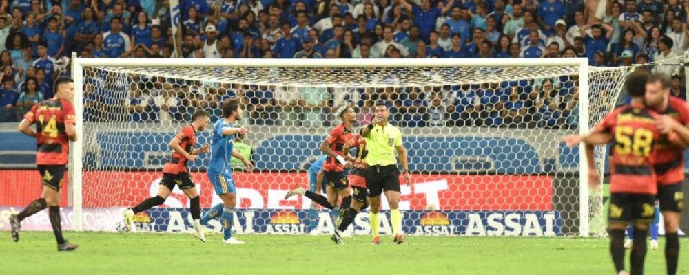 Nas vésperas de enfrentar Atlético, Sport dispensa artilheiro por indisciplina