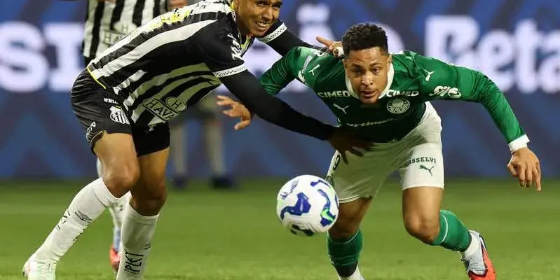 Vitor Roque dá razão a Ancelotti e deixa Palmeiras na ponta