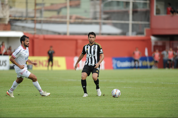 Norberto em ação contra o Atlético, pelo Villa, no Campeonato Mineiro de 2025 - (foto: Alexandre Guzanshe/EM/D.A Press) Norberto em ação contra o Atlético, pelo Villa, no Campeonato Mineiro de 2025 - (foto: Alexandre Guzanshe/EM/D.A Press)