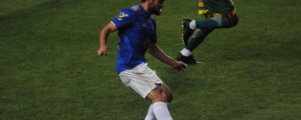 Ex-Cruzeiro desabafa sobre burnout e crise de ansiedade: ‘O meu coração acelerou, eu não conseguia respirar”