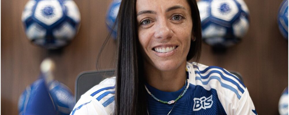 Cruzeiro confirma renovação de contrato com titular que atingiu meta de jogos