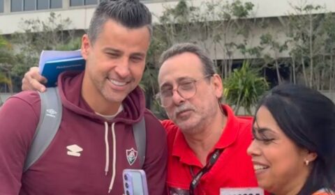 Fábio é tietado por torcedores de Cruzeiro e Fluminense em chegada a BH