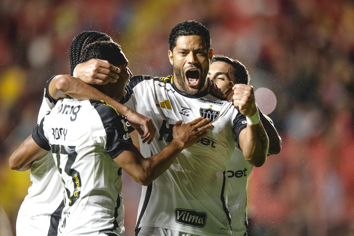 Jogadores do Atlético comemoram gol de vitória sobre o Sport, na Ilha do Retiro - (foto: Pedro Souza/Atlético)