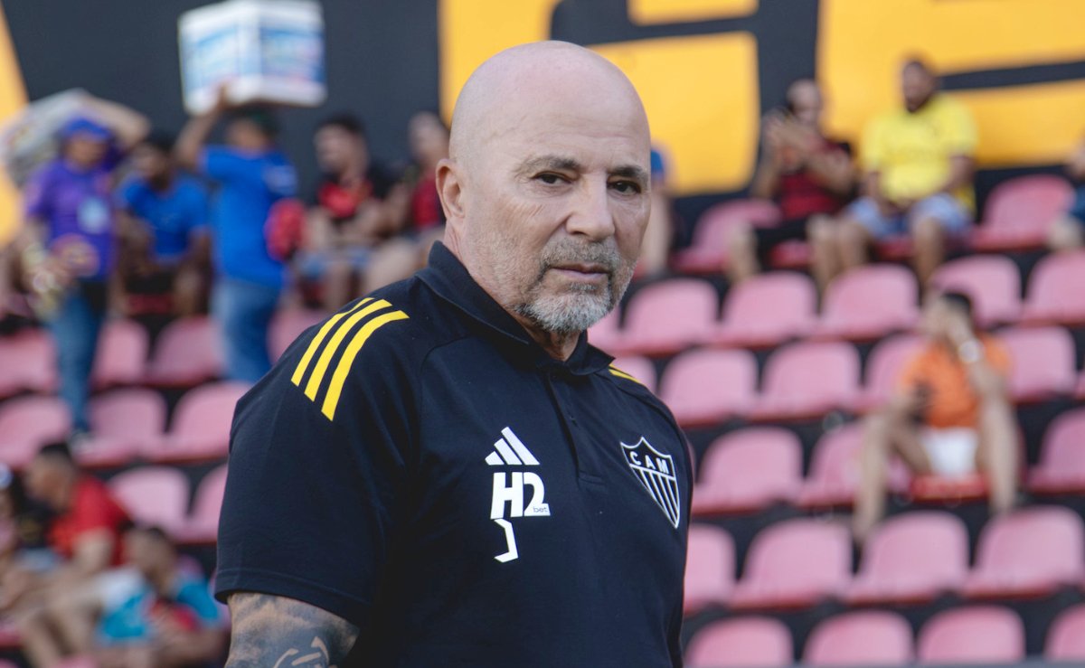 Jorge Sampaoli, técnico do Atlético, em ação contra o Sport - (foto: Pedro Souza/Atlético)