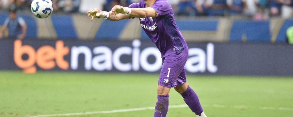 Destaque do Fluminense, Fábio cita dificuldade de enfrentar o Cruzeiro: ‘Torcida incentiva’