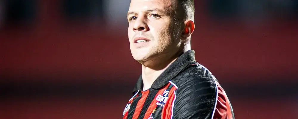 Atacante do Vitória analisa empate: “Temos que valorizar”