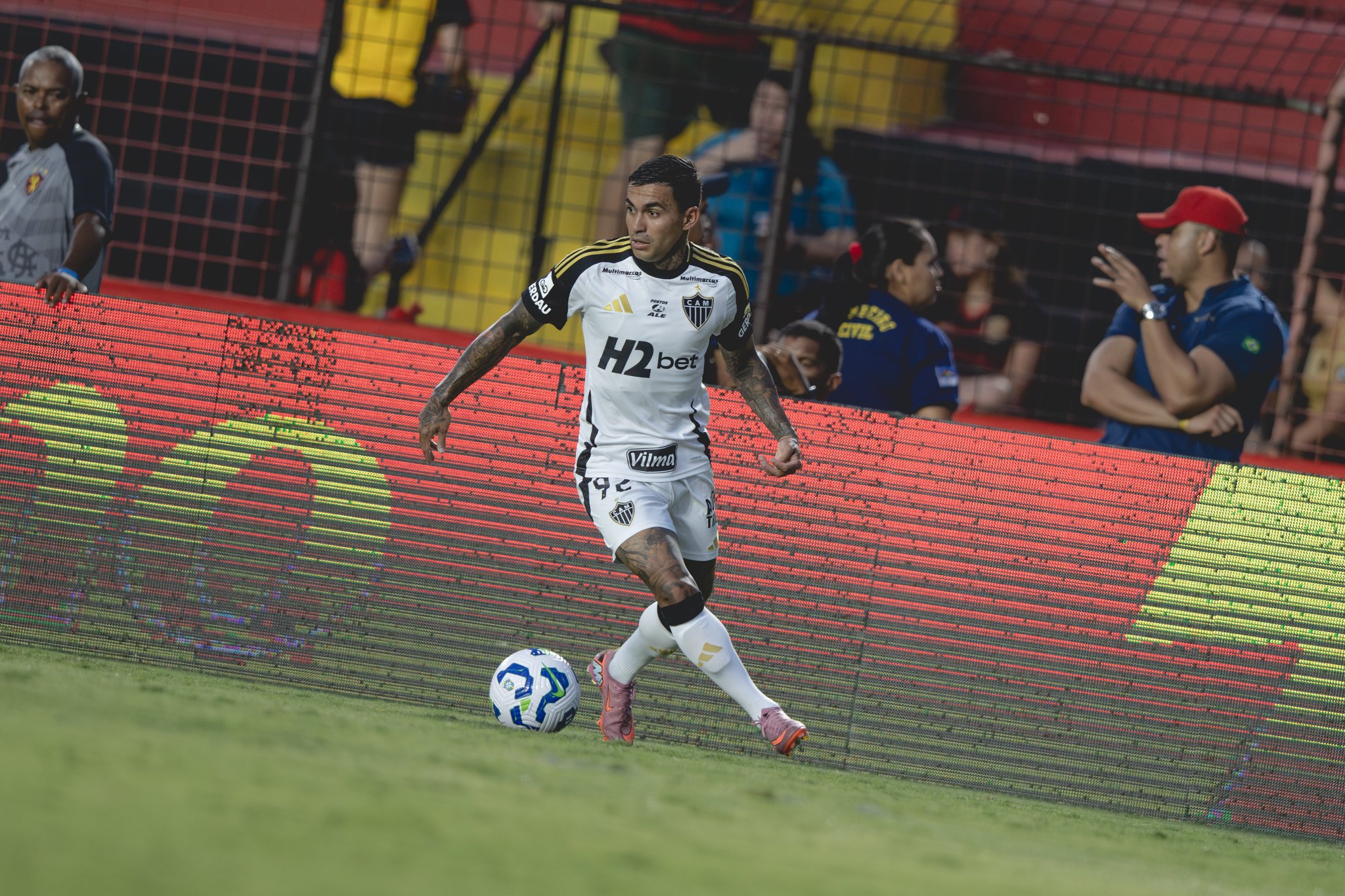 Dudu, atacante do Atlético, em ação contra o Sport pelo Campeonato Brasileiro - (foto: Pedro Souza/Atlético) Dudu, atacante do Atlético, em ação contra o Sport pelo Campeonato Brasileiro - (foto: Pedro Souza/Atlético)