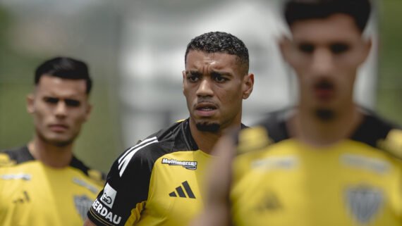 Ruan Tressoldi, zagueiro do Atlético, durante treinamento na Cidade do Galo (10/11) (foto: Pedro Souza/Atlético)