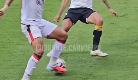 Meia emprestado pelo Atlético aplica caneta desconcertante pela Série B; assista