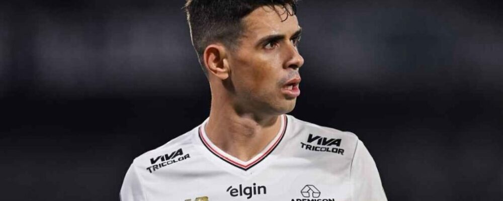 Oscar se pronuncia após desmaio por alterações cardiológicas no São Paulo