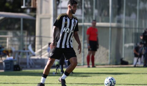 Meia do Atlético sofre fratura e deixa jogo do Sub-20 de ambulância