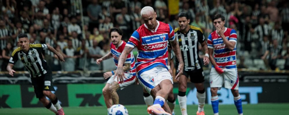 Deyverson brilha e marca o primeiro hat-trick da carreira em empate contra o Atlético