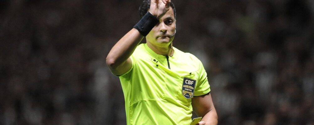 Áudio do VAR detalha lance polêmico em Atlético x Fortaleza; especialista discorda