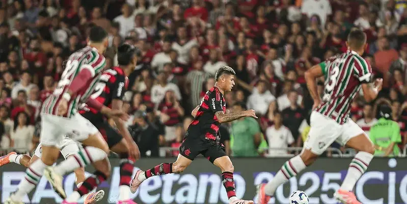 Flamengo e Palmeiras tropeçam e diferença cai para 2 pontos