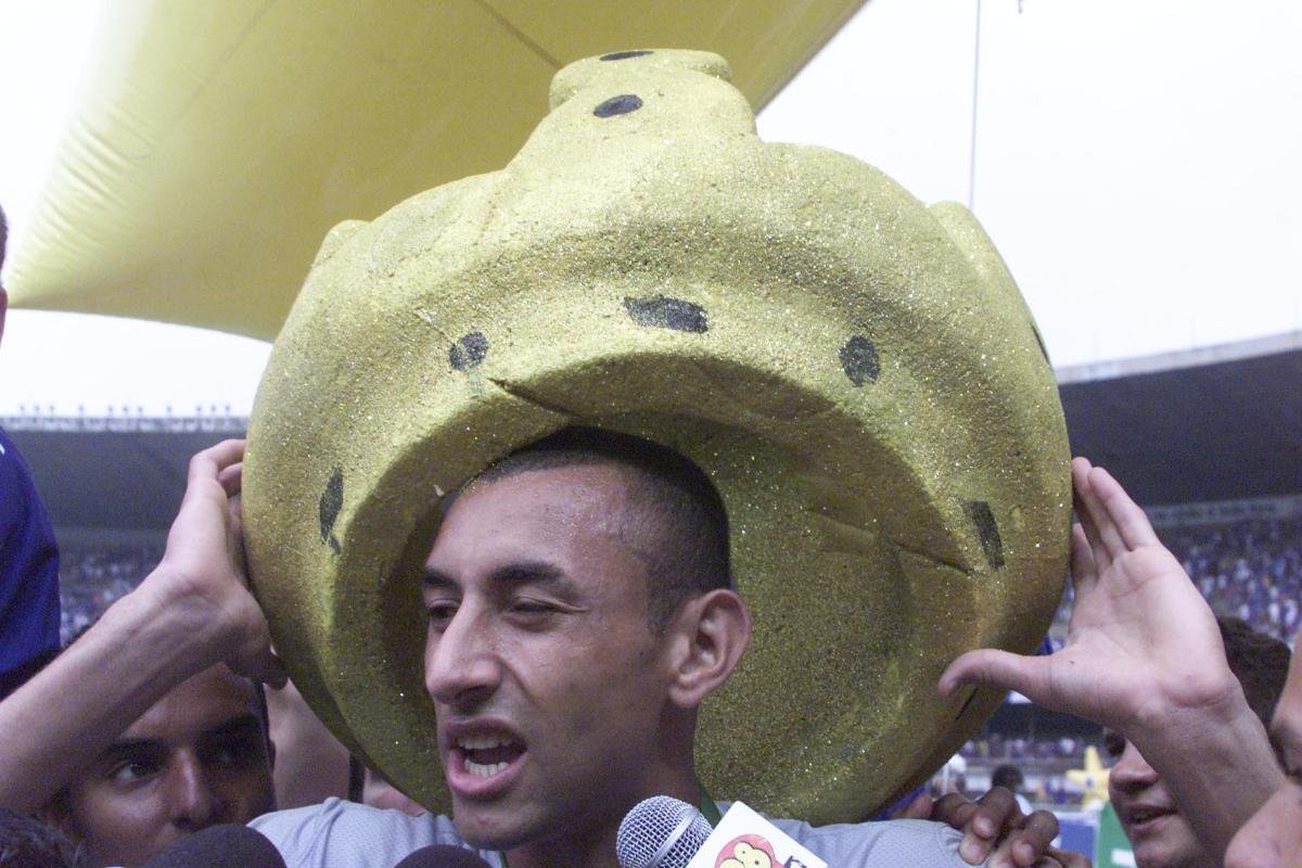 Gomes no jogo da taça do Brasileirão de 2003 pelo Cruzeiro - (foto: Jorge Gontijo/Estado de Minas - 07/12/2003) Gomes no jogo da taça do Brasileirão de 2003 pelo Cruzeiro - (foto: Jorge Gontijo/Estado de Minas - 07/12/2003)