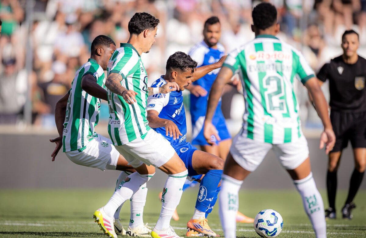 Juventude e Cruzeiro fizeram jogo agitado em Caxias do Sul - (foto: Lucas Bubols/Cruzeiro) Juventude e Cruzeiro fizeram jogo agitado em Caxias do Sul - (foto: Lucas Bubols/Cruzeiro)