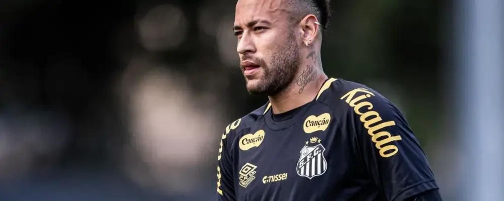 Neymar participa de treino no Santos em meio a suspense sobre sua condição física