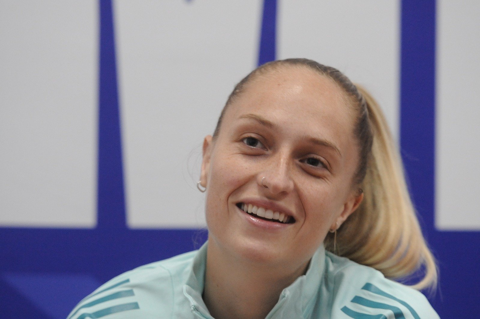 Isa Haas jogadora do Cruzeiro posa para foto (foto: Alexandre Guzanshe/EM/D.A Press)