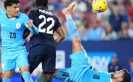 Arrascaeta faz de bicicleta, mas Uruguai leva 5 a 1 dos EUA