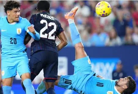 Arrascaeta faz de bicicleta, mas Uruguai leva 5 a 1 dos EUA