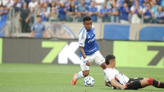 Atacante Arroyo em Cruzeiro x Vitória (foto: Alexandre Guzanshe/EM/D.A Press)