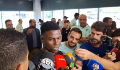 Artilheiro do Mundial Sub-20, Villarreal chega a BH para assinar com Cruzeiro