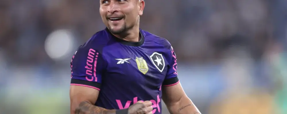 Atacante do Botafogo comemora boa fase após nova vitória: “Conseguimos o objetivo”