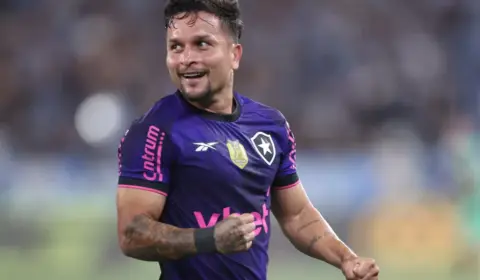 Atacante do Botafogo comemora boa fase após nova vitória: “Conseguimos o objetivo”