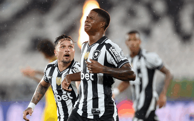 Atacante do Botafogo é o segundo panamenho a marcar na história do Campeonato Brasileiro