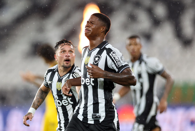 Kadir chora ao marcar pela primeira vez pelo Botafogo (foto: Vitor Silva/Botafogo)