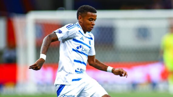 Jovem de 19 anos, Arroyo estreou com a camisa do Cruzeiro na vitória por 2 a 1 sobre o Bahia, pelo Brasileiro (foto: Reprodução/Cruzeiro)