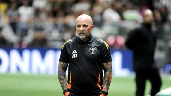 Jorge Sampaoli, técnico do Atlético, em ação na Arena MRV (foto: Alexandre Guzanshe/EM/D.A. Press)