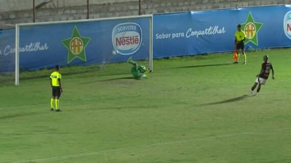 Pedro Cobra brilhou pelo Atlético em disputa de pênaltis contra o Flamengo pela Copa do Brasil Sub-20 (foto: Reprodução/SporTV)