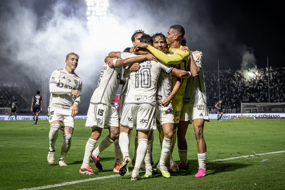 Jogadores do Atlético comemoram gol sobre o Bragantino (foto: Pedro Souza/Atlético)