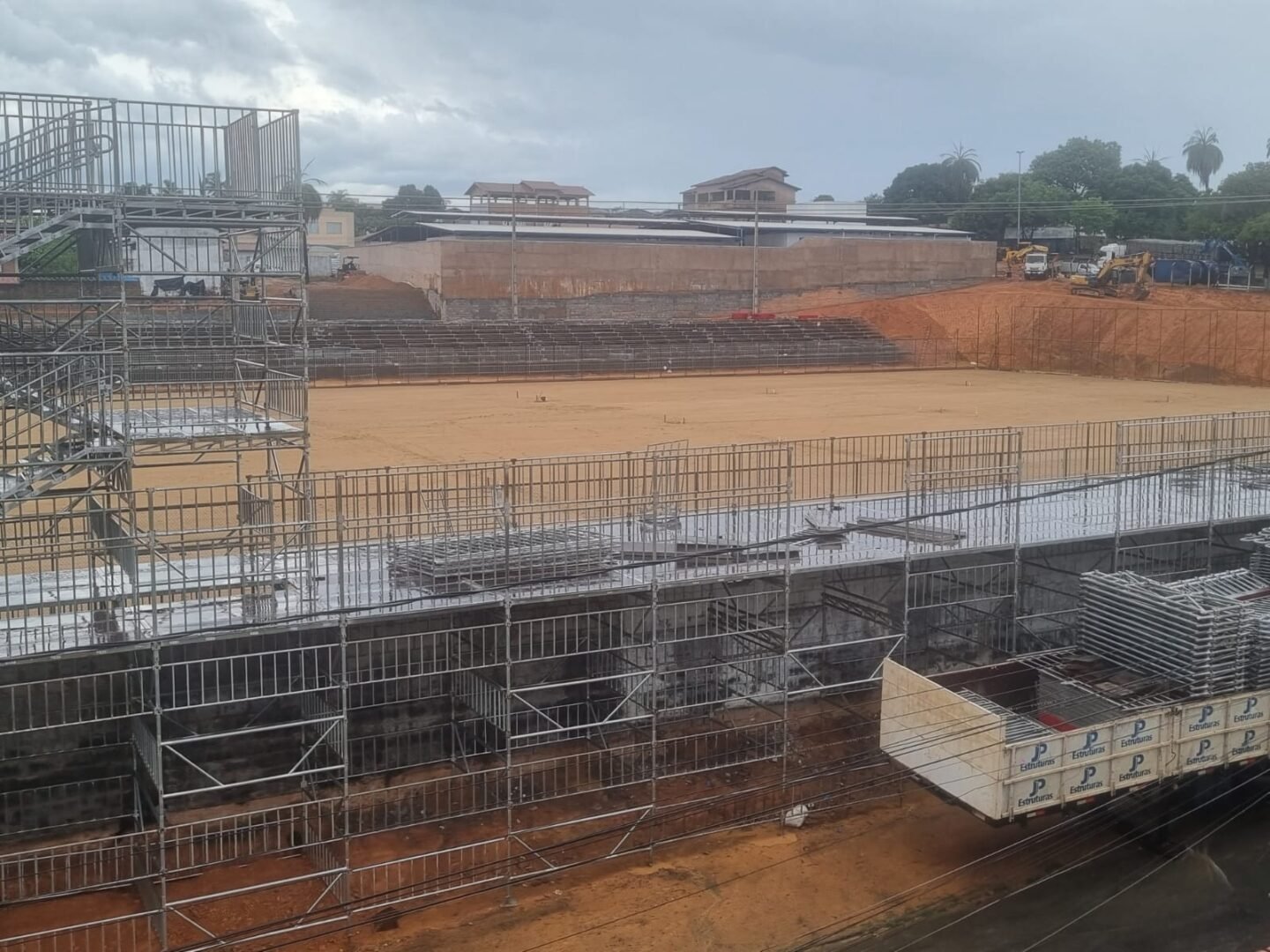 Obras no Estádio Municipal Juvêncio Augusto Soares, em Montes Claros (foto: Luiz Ribeiro/EM/D.A Press)